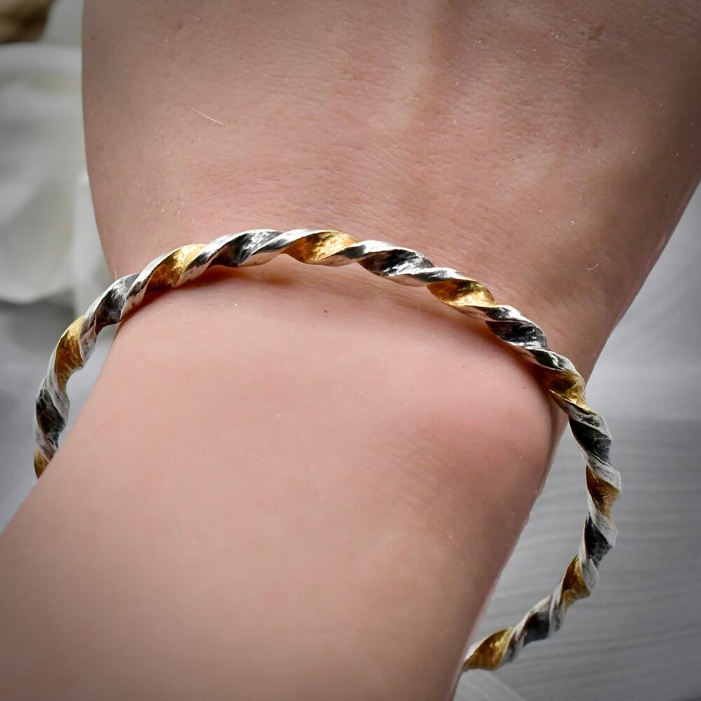 Gurhan Midnight Twisted Bangle Bracelet 24k Gold Accents 980 Silver Signed 7.5"
